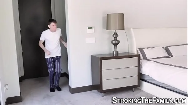 Teen stepsis drips sperm from pussy
