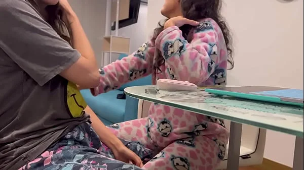 Me tocó la vagina mi amiga en casa de sus padres