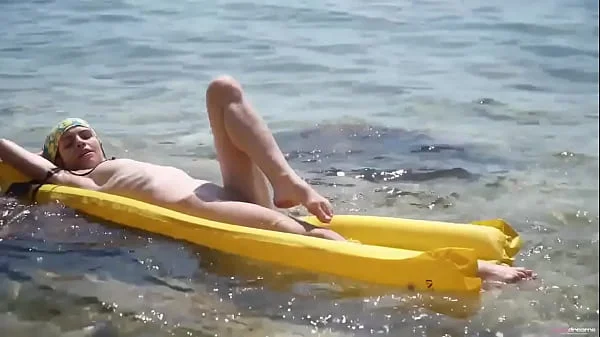 Sexy Sirena Fingers Herself To Orgasm At The Beach