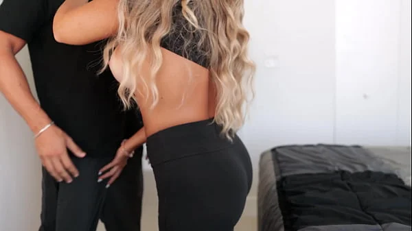 OMG, her FAT ASS under the leggins is too provocative, impossible not to cum inside her! CREAMPIE!