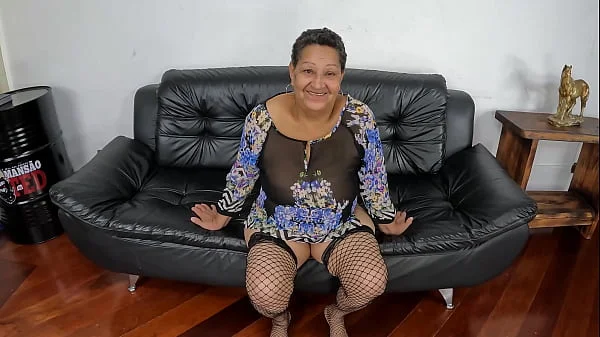 Aos 71 anos Dora Rodrigues faz sua primeira DP na vida com anal intenso