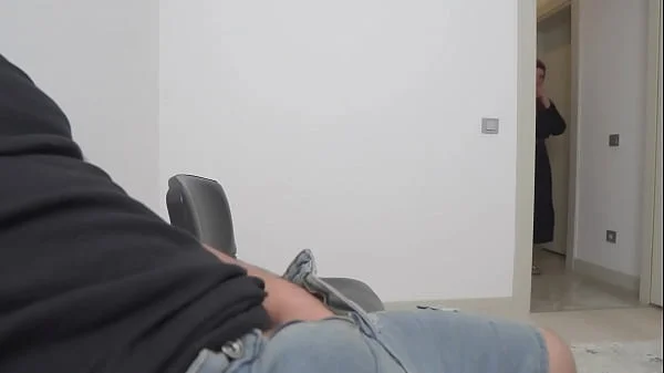 Woman caught me jerking off in Public waiting room