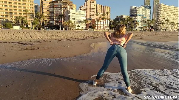 Wet shoot on a public beach with Crazy Model. Risky outdoor masturbation. Foot fetish. Pee in jeans.