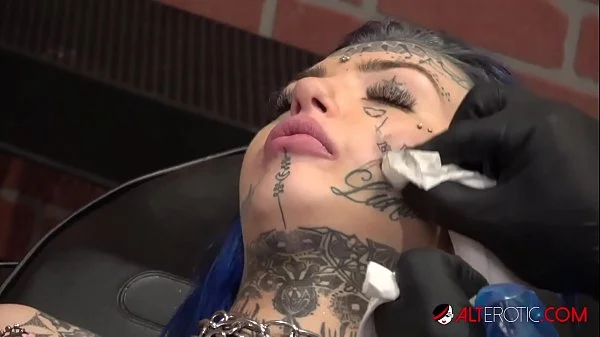 Behind the scenes for Amber Luke's new face tattoo