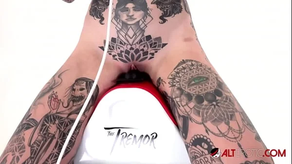 Tattooed Amber Luke rides the tremor for the first time