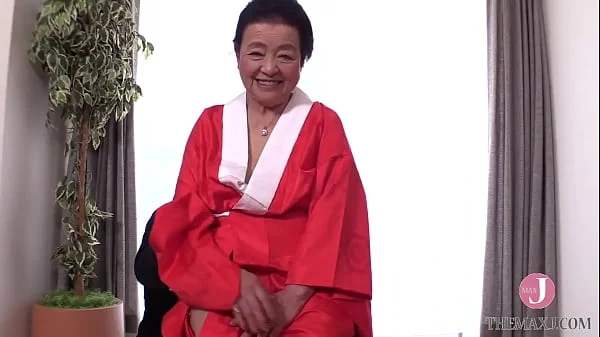 When Yuko Ogasawara, an 81-year-old widow, is a cheerful and energetic gives a massage to a young man, she shows off her age-old skills of making him impatience. - Intro