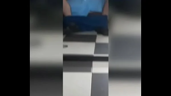 Mi Vecina le encanta jugar con mi Pene, Lo Pajea y Mama hasta no poder más